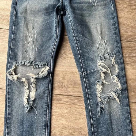 RtA ROAD TO AWE Icon Distressed Skinny Jeans - Picture 5 of 16